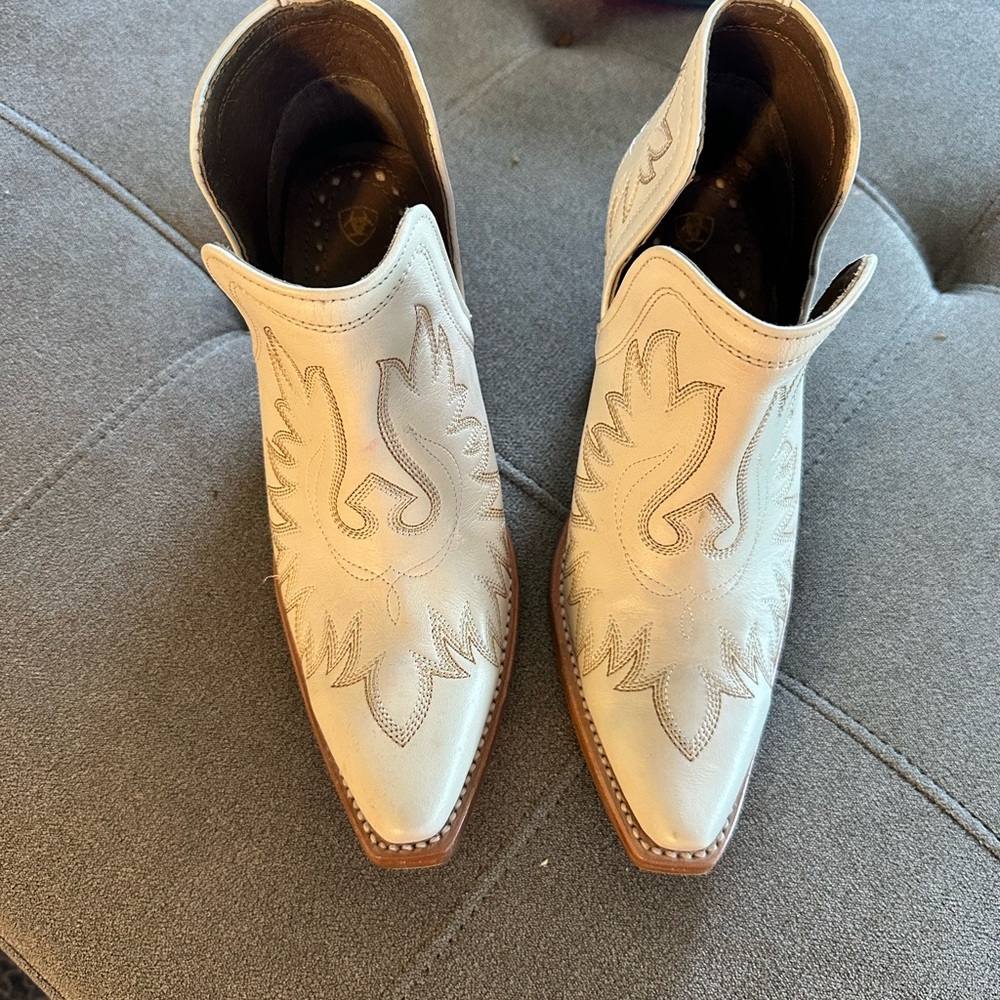 Ariat Cream Heeled Boots sz 7